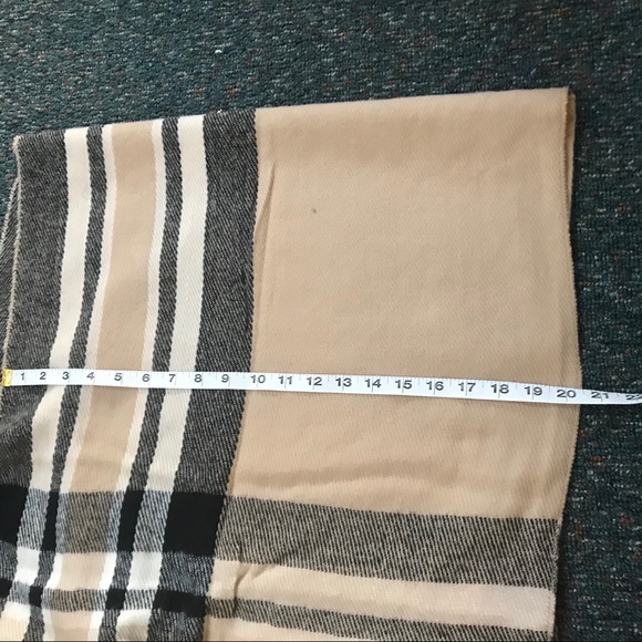 NWT Plaid Fringe Ruana Wrap Scarf Beige Black - Picture 5 of 7